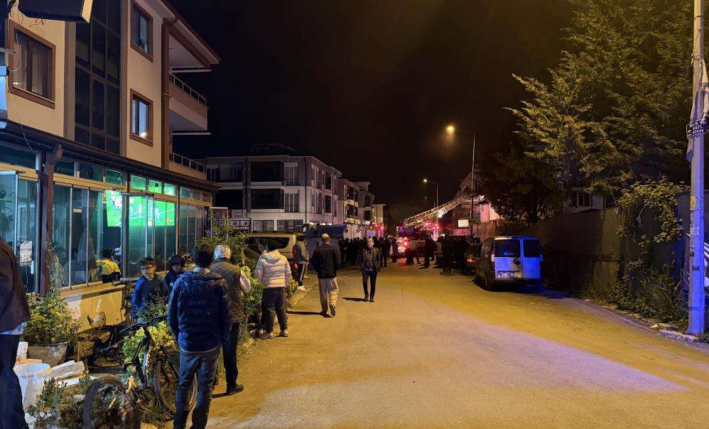 Mahalle yanarken derbi izlediler 5