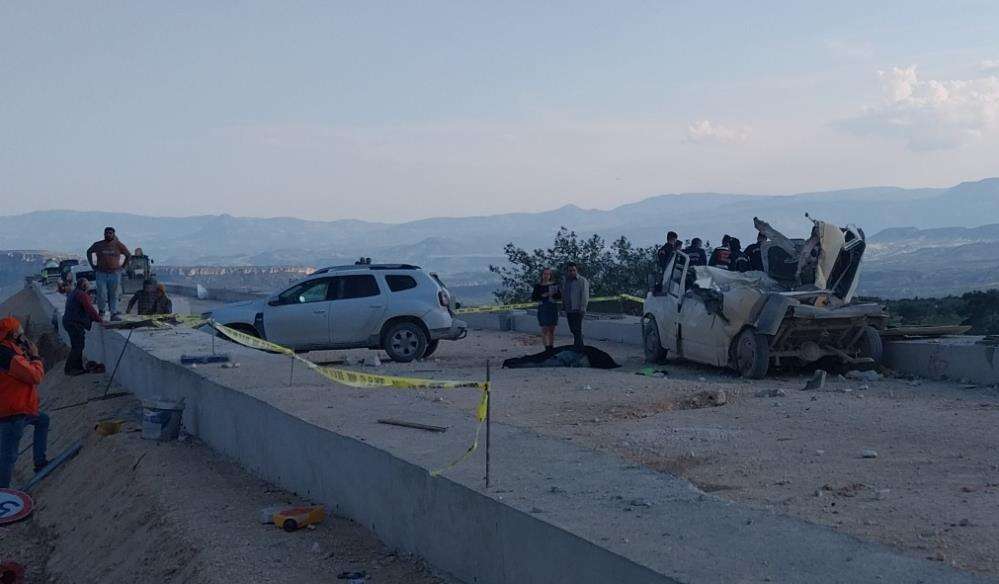 Kaçış rampasına giren Konya plakalı TIR faciaya yol açtı 5