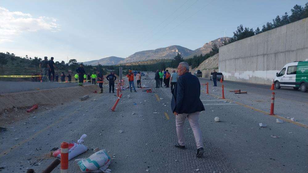Kaçış rampasına giren Konya plakalı TIR faciaya yol açtı 8