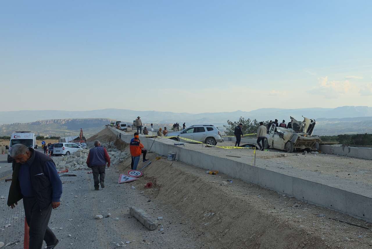 Kaçış rampasına giren Konya plakalı TIR faciaya yol açtı 4