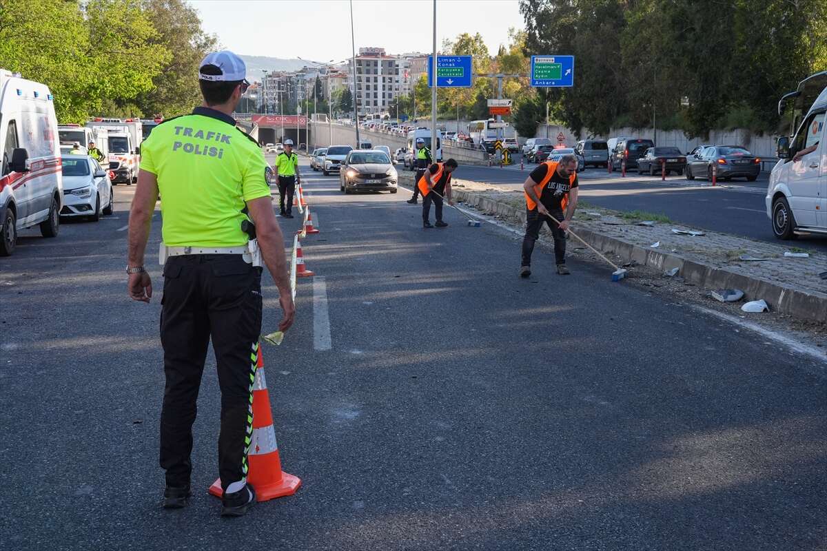Freni boşalan TIR, 10 araca çarptı! Polis Serkan Hızlı şehit oldu, 2 ölü, 5 yaralı var 13