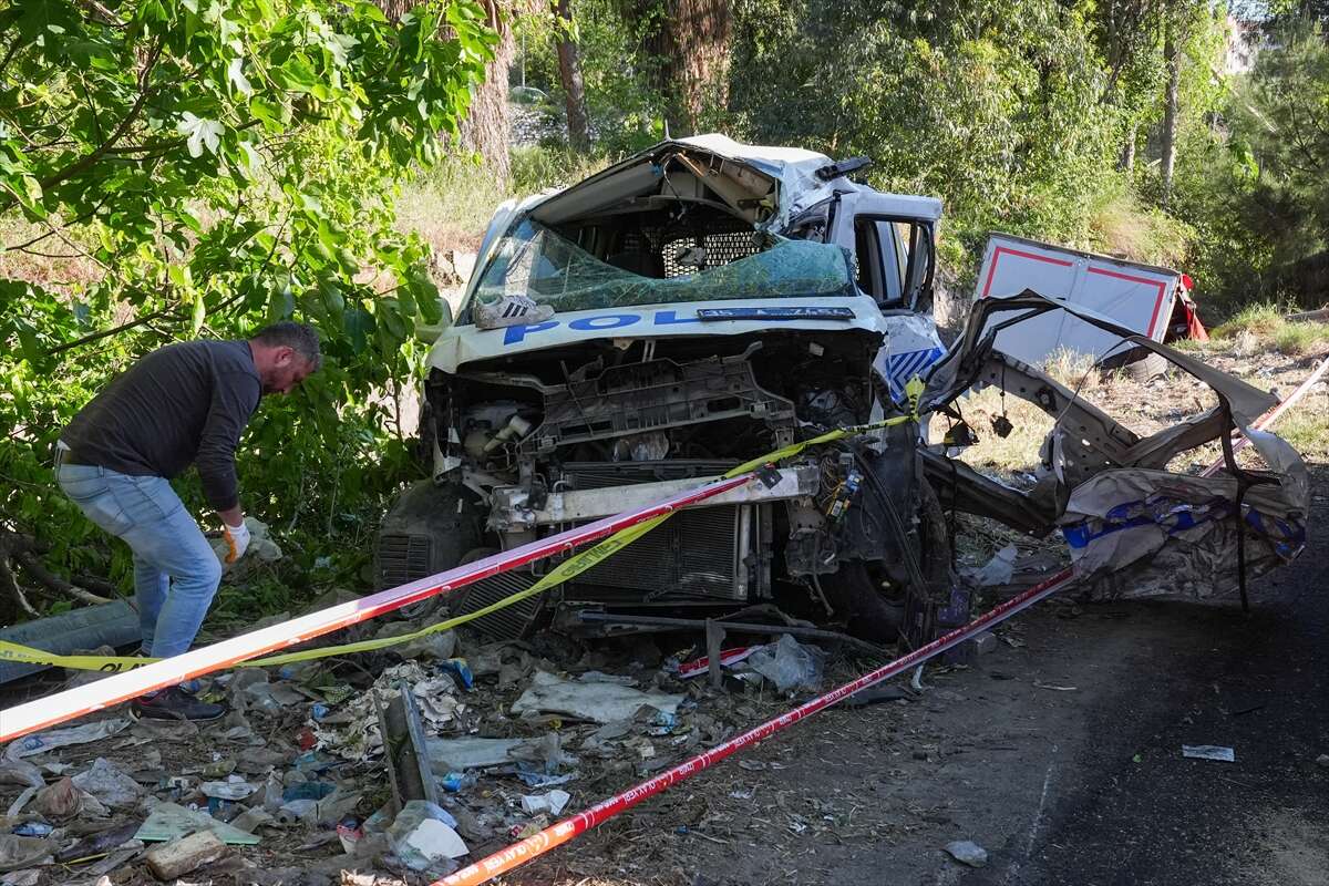 Freni boşalan TIR, 10 araca çarptı! Polis Serkan Hızlı şehit oldu, 2 ölü, 5 yaralı var 12