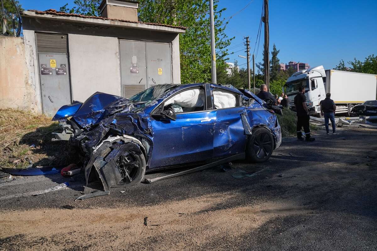 Freni boşalan TIR, 10 araca çarptı! Polis Serkan Hızlı şehit oldu, 2 ölü, 5 yaralı var 16