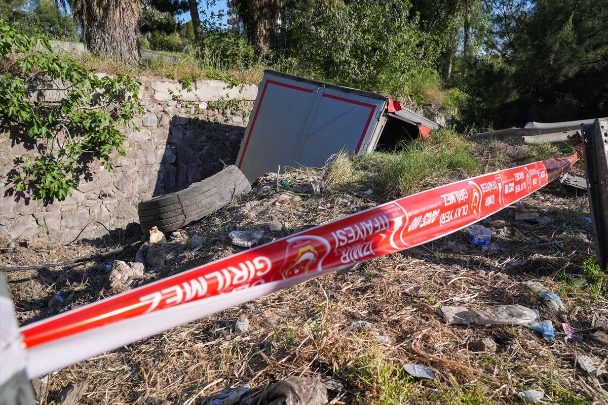 Freni boşalan TIR, 10 araca çarptı! Polis Serkan Hızlı şehit oldu, 2 ölü, 5 yaralı var 17