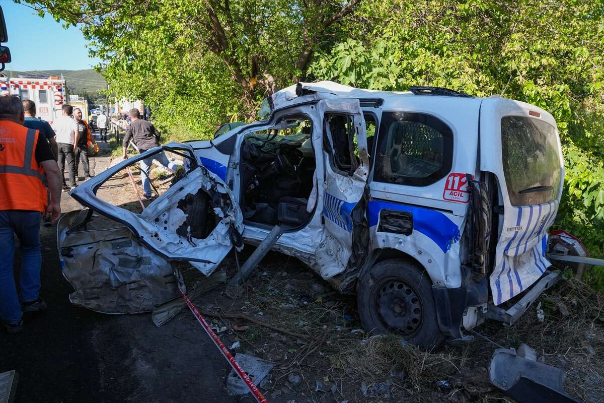 Freni boşalan TIR, 10 araca çarptı! Polis Serkan Hızlı şehit oldu, 2 ölü, 5 yaralı var 18