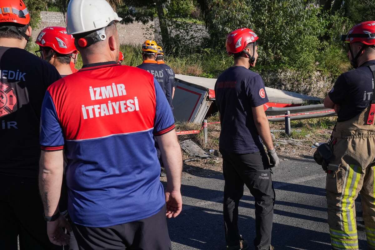 Freni boşalan TIR, 10 araca çarptı! Polis Serkan Hızlı şehit oldu, 2 ölü, 5 yaralı var 25