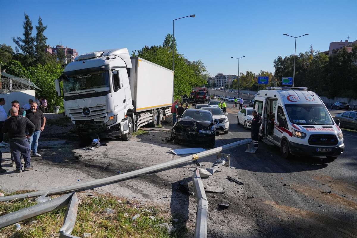 Freni boşalan TIR, 10 araca çarptı! Polis Serkan Hızlı şehit oldu, 2 ölü, 5 yaralı var 26