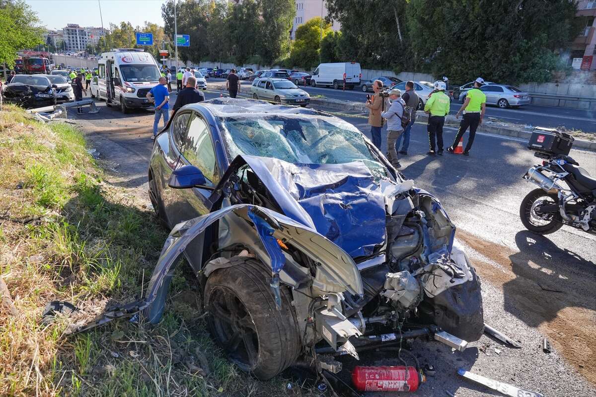 Freni boşalan TIR, 10 araca çarptı! Polis Serkan Hızlı şehit oldu, 2 ölü, 5 yaralı var 30