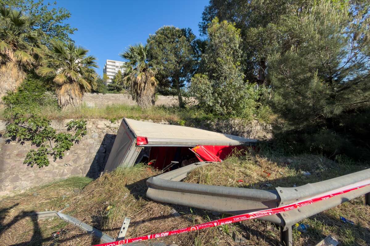Freni boşalan TIR, 10 araca çarptı! Polis Serkan Hızlı şehit oldu, 2 ölü, 5 yaralı var 27