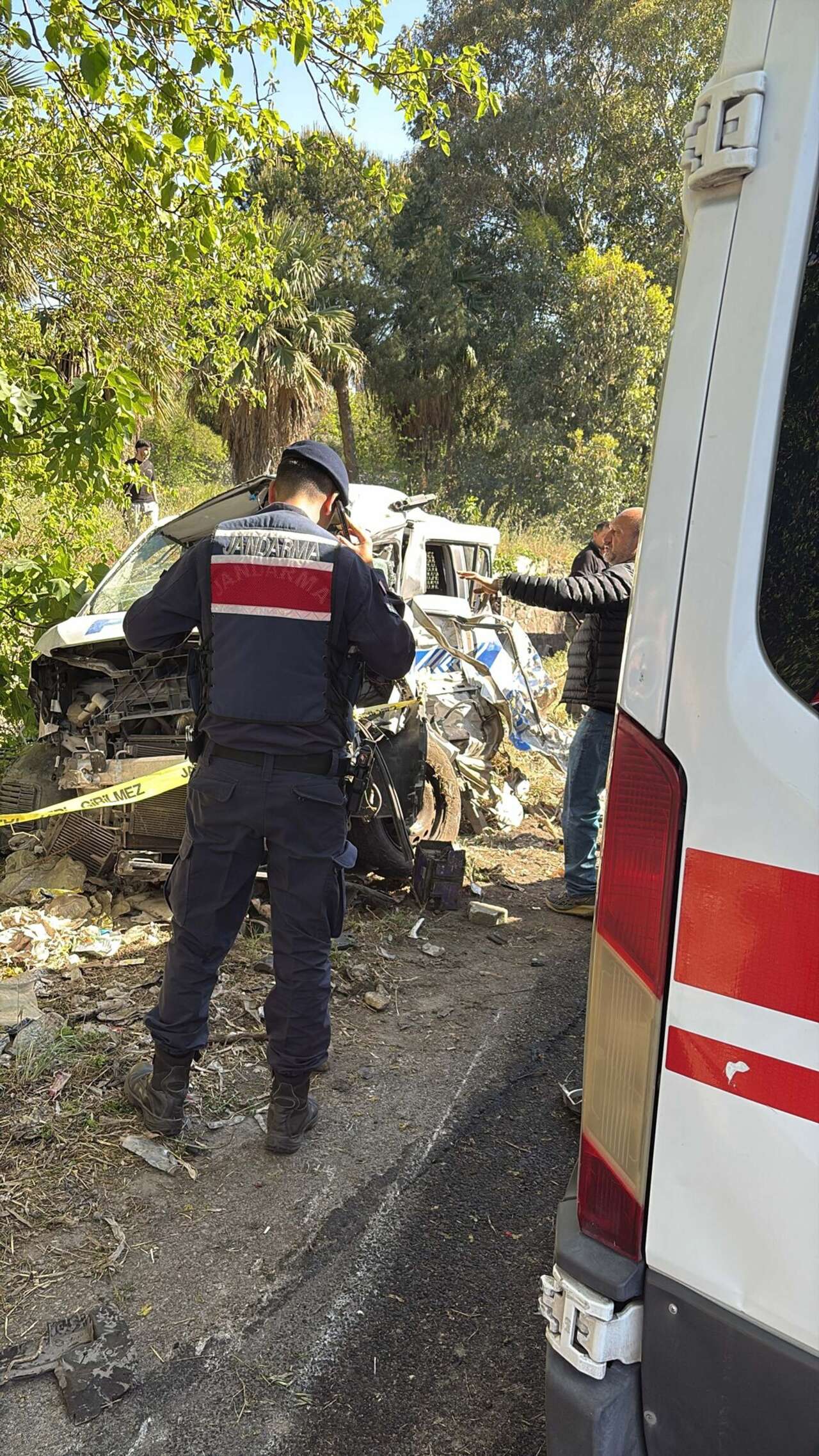 Freni boşalan TIR, 10 araca çarptı! Polis Serkan Hızlı şehit oldu, 2 ölü, 5 yaralı var 2