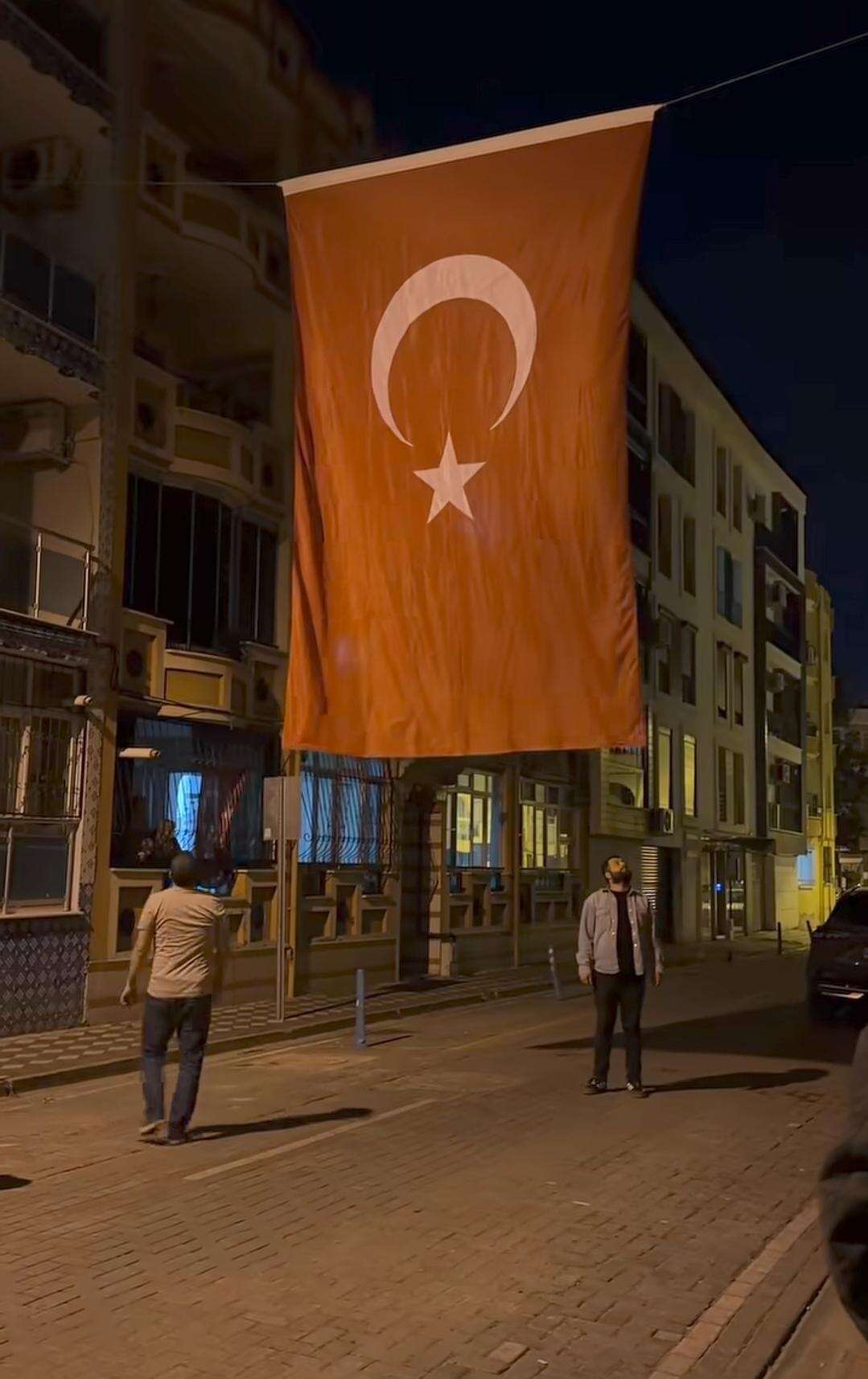 Freni boşalan TIR, 10 araca çarptı! Polis Serkan Hızlı şehit oldu, 2 ölü, 5 yaralı var 12