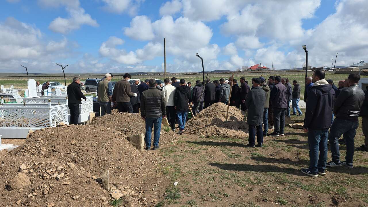 Sahipsiz köpek saldırısında ölen 5 yaşındaki Hamza toprağa verildi 5