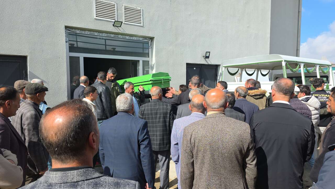 Sahipsiz köpek saldırısında ölen 5 yaşındaki Hamza toprağa verildi 4