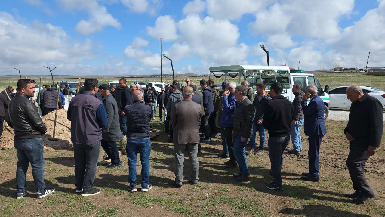 Sahipsiz köpek saldırısında ölen 5 yaşındaki Hamza toprağa verildi 6