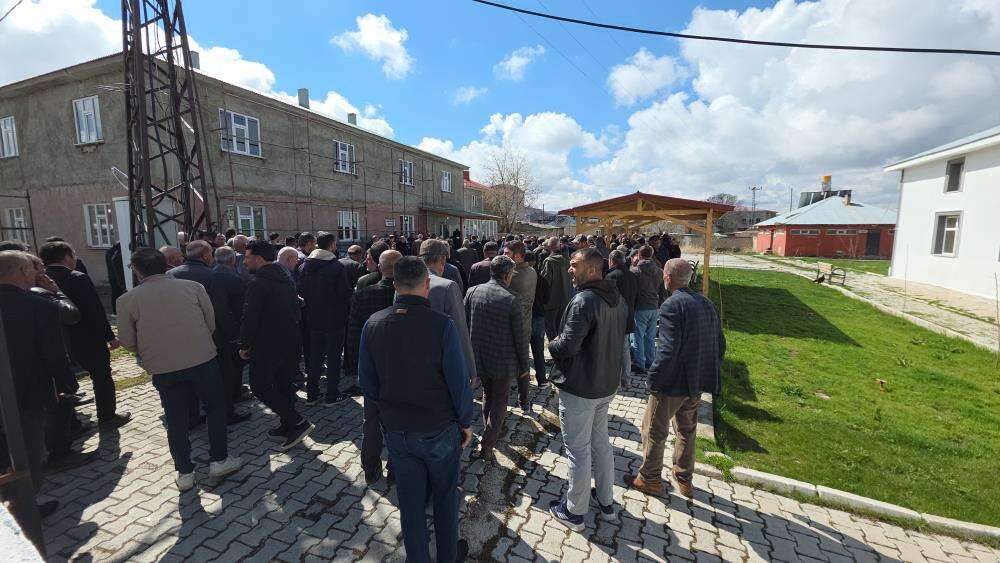 Sahipsiz köpek saldırısında ölen 5 yaşındaki Hamza toprağa verildi 9