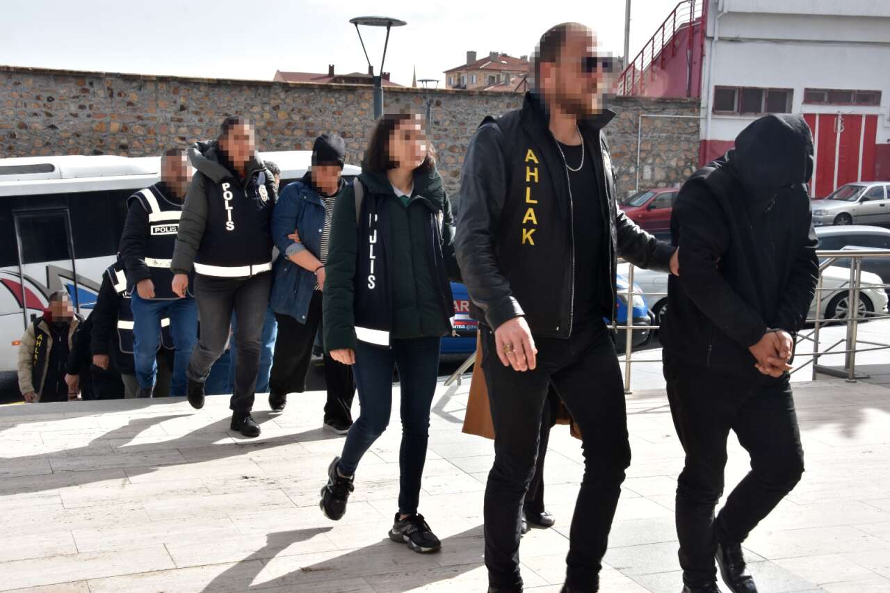 Fuhşa aracılık operasyonunda 8 gözaltı 2