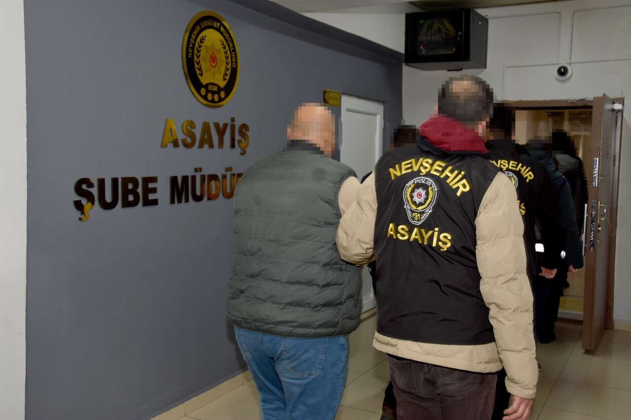 Fuhşa aracılık operasyonunda 8 gözaltı 3