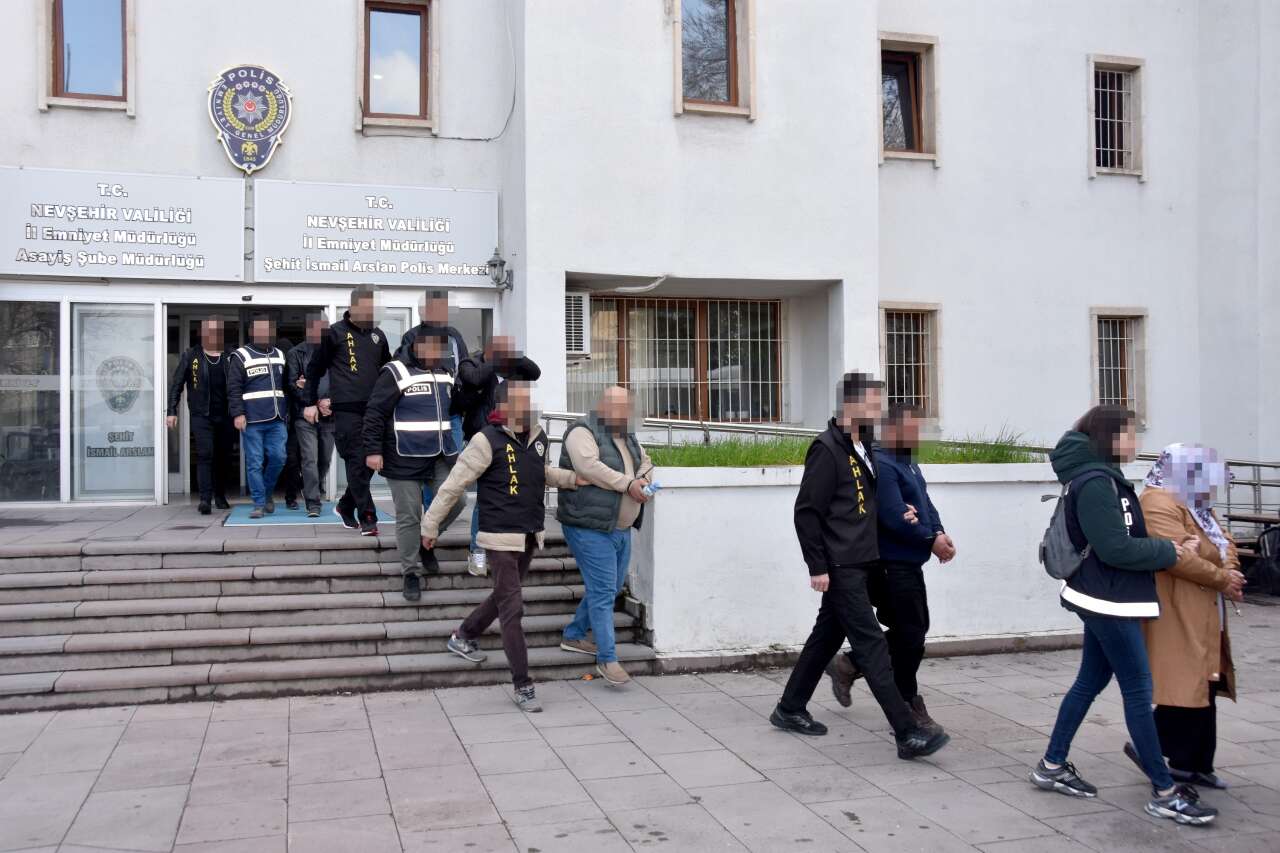 Fuhşa aracılık operasyonunda 8 gözaltı 4