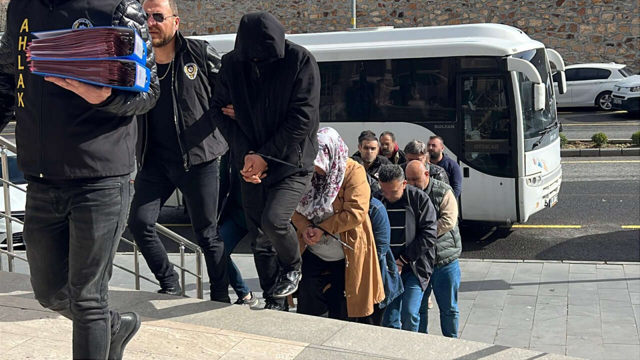 Fuhşa aracılık operasyonunda 8 gözaltı 5