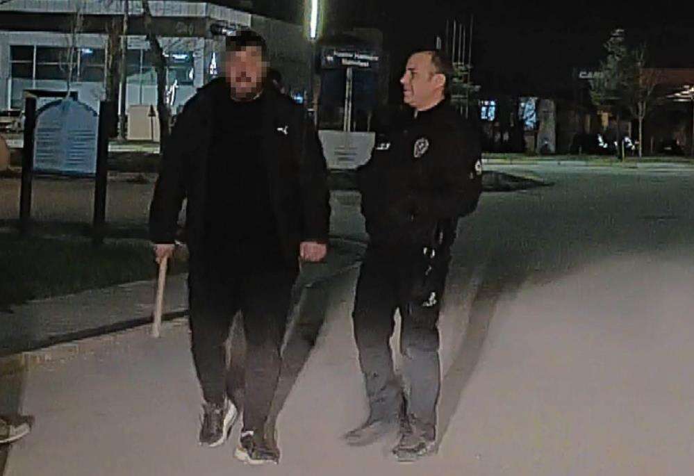 Elinde keserle dehşet saçtı, mahalleyi ayağa kaldırdı 5