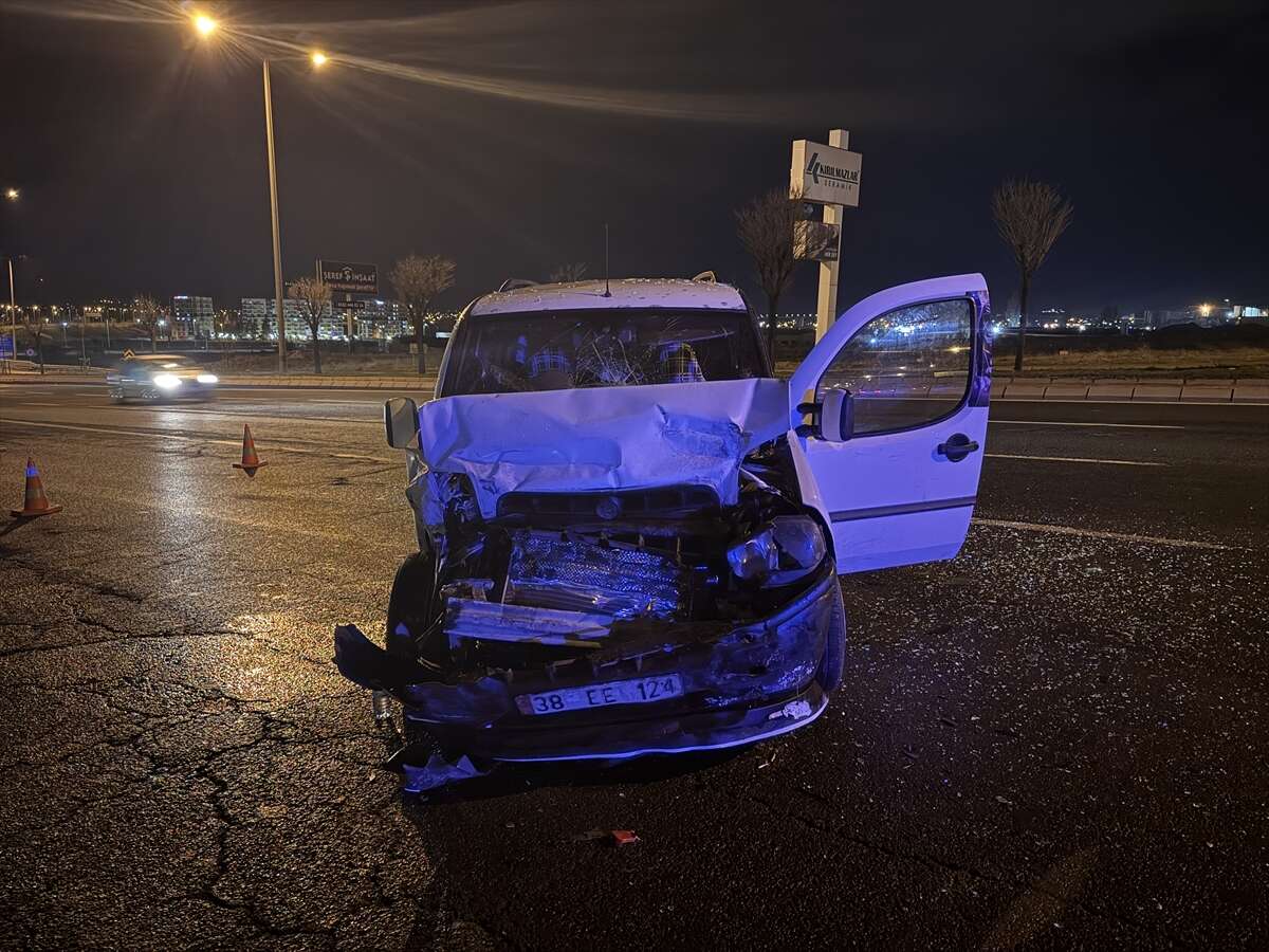 Arızalanan minibüs kazaya neden oldu! 1’i bebek 6 yaralı var 2