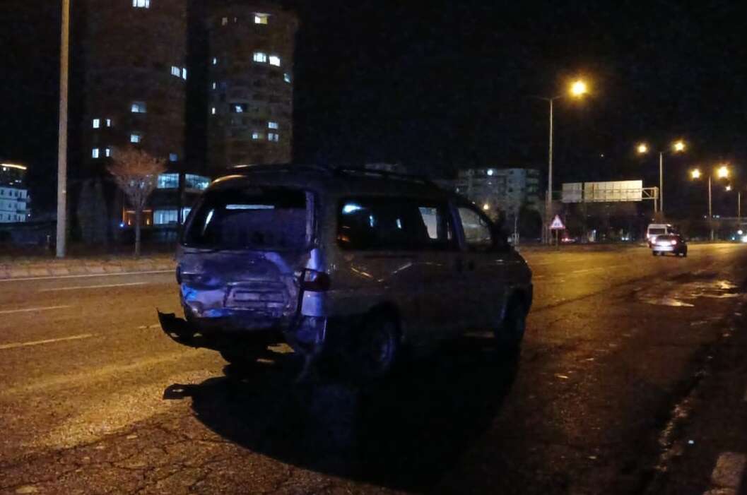 Arızalanan minibüs kazaya neden oldu! 1’i bebek 6 yaralı var 5