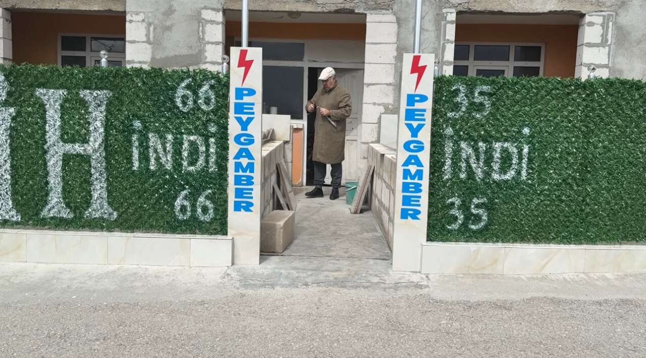 Mesih olduğunu iddia eden adamın evine yazdıkları ekipleri harekete geçirdi 7