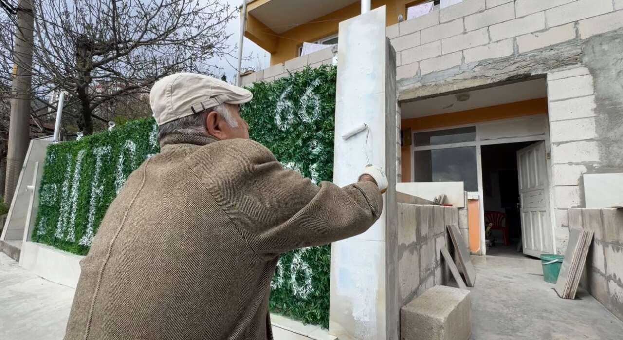 Mesih olduğunu iddia eden adamın evine yazdıkları ekipleri harekete geçirdi 3