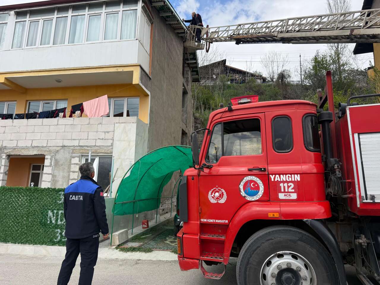 Mesih olduğunu iddia eden adamın evine yazdıkları ekipleri harekete geçirdi 2