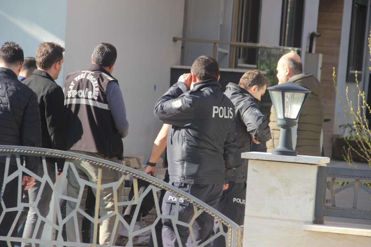 Eşini tüfekle vuran çiftlik çalışanı koca polise teslim oldu 10