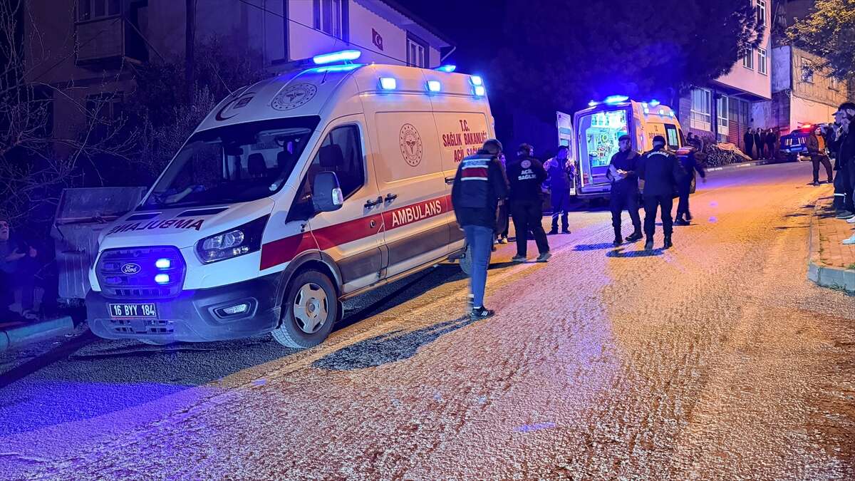 Husumetli aileler karşılaştı, baba ve oğlu öldürüldü 16