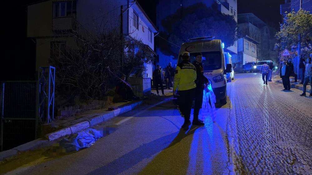 Husumetli aileler karşılaştı, baba ve oğlu öldürüldü 10