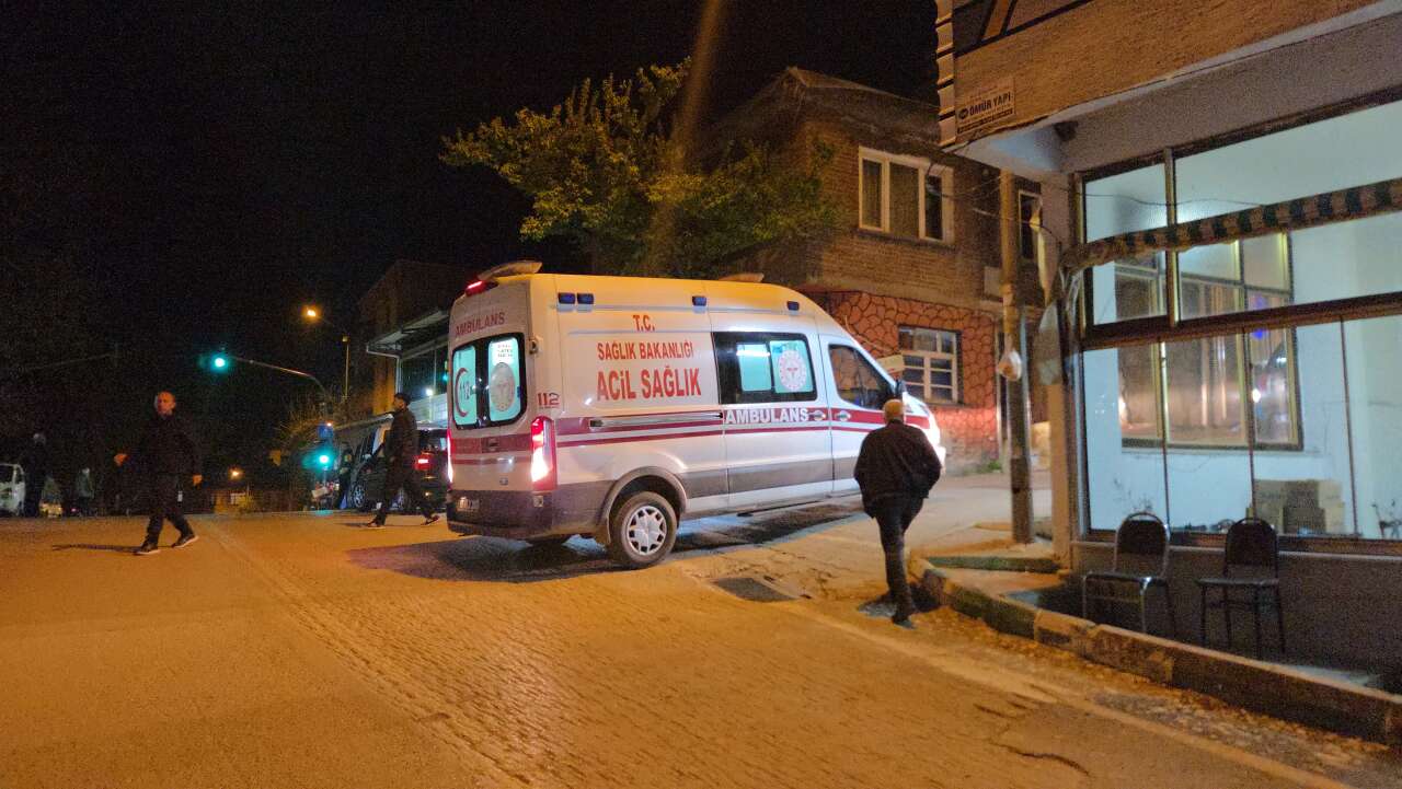 Husumetli aileler karşılaştı, baba ve oğlu öldürüldü 3