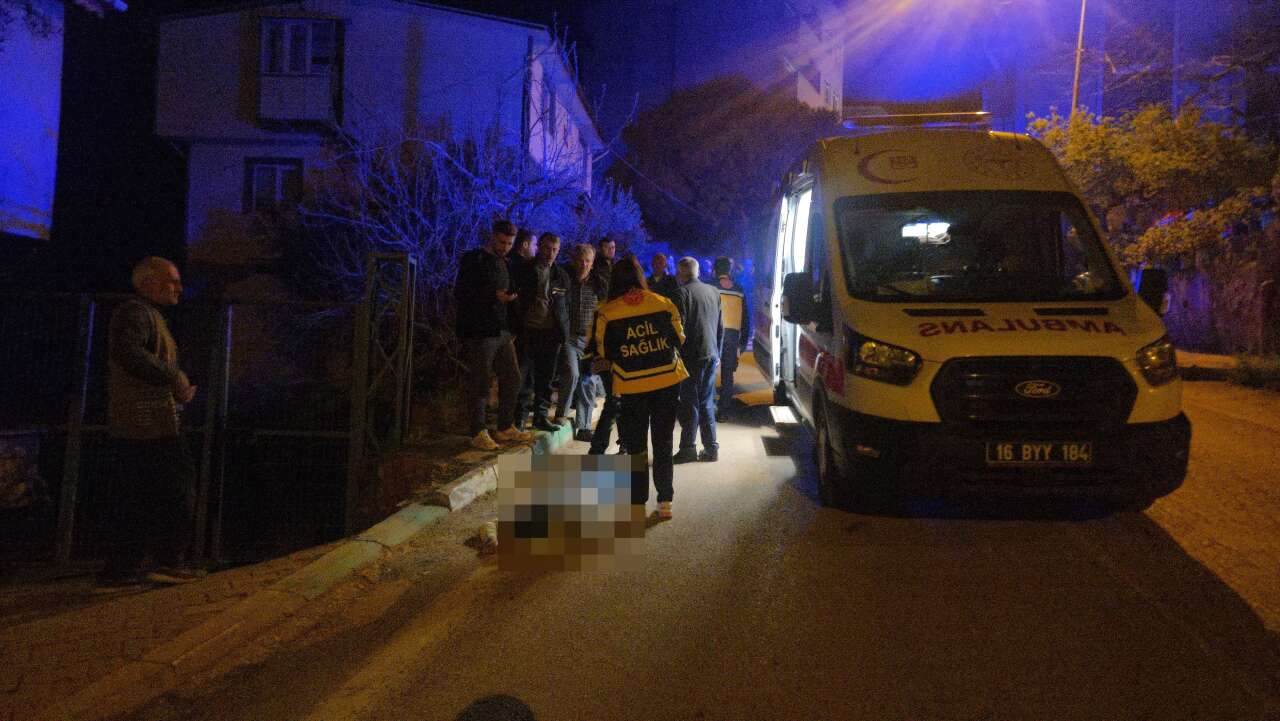 Husumetli aileler karşılaştı, baba ve oğlu öldürüldü 1