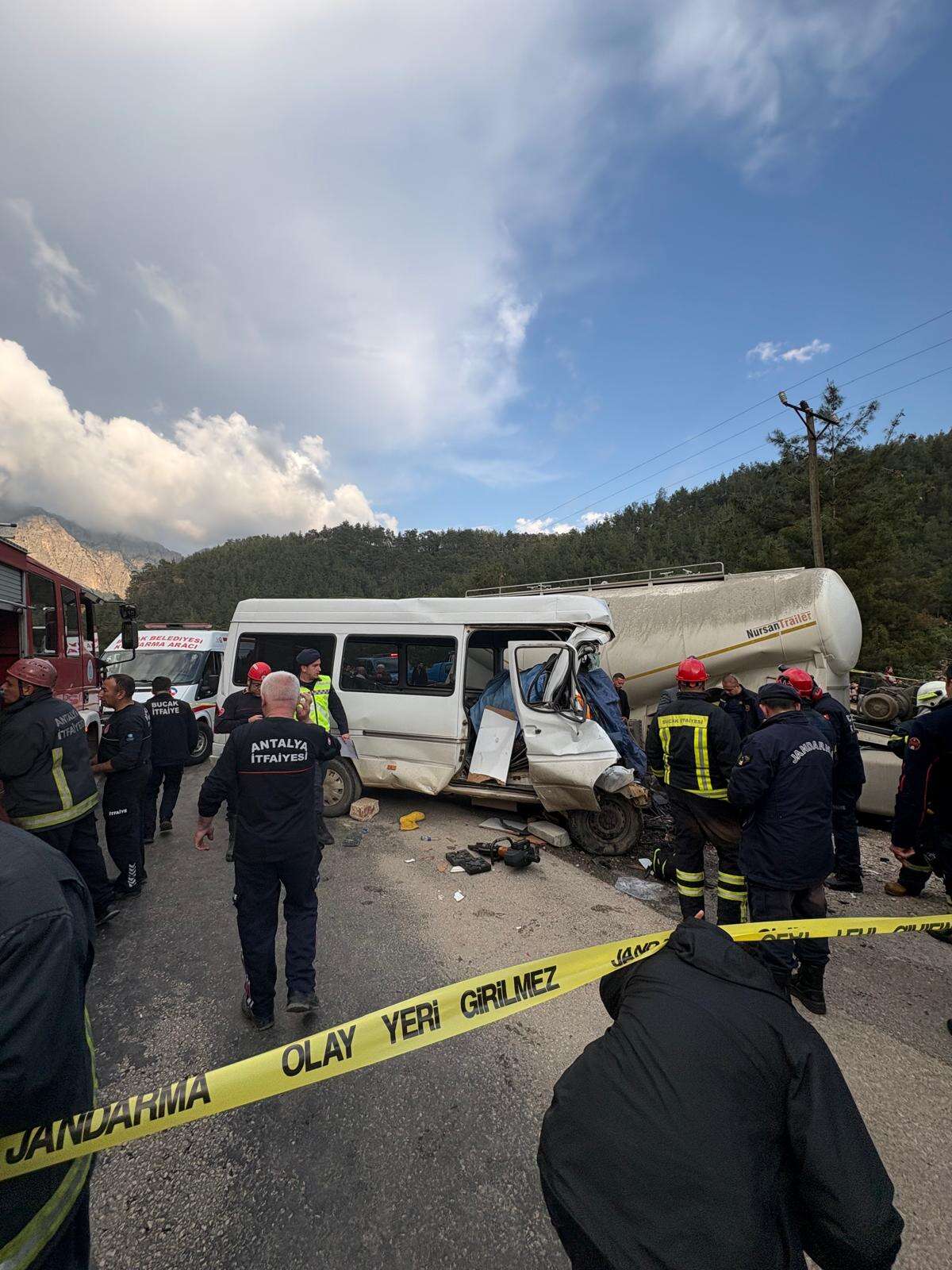 7 kişinin öldüğü TIR - işçi servisi kazasında kimlikler belli oldu 13