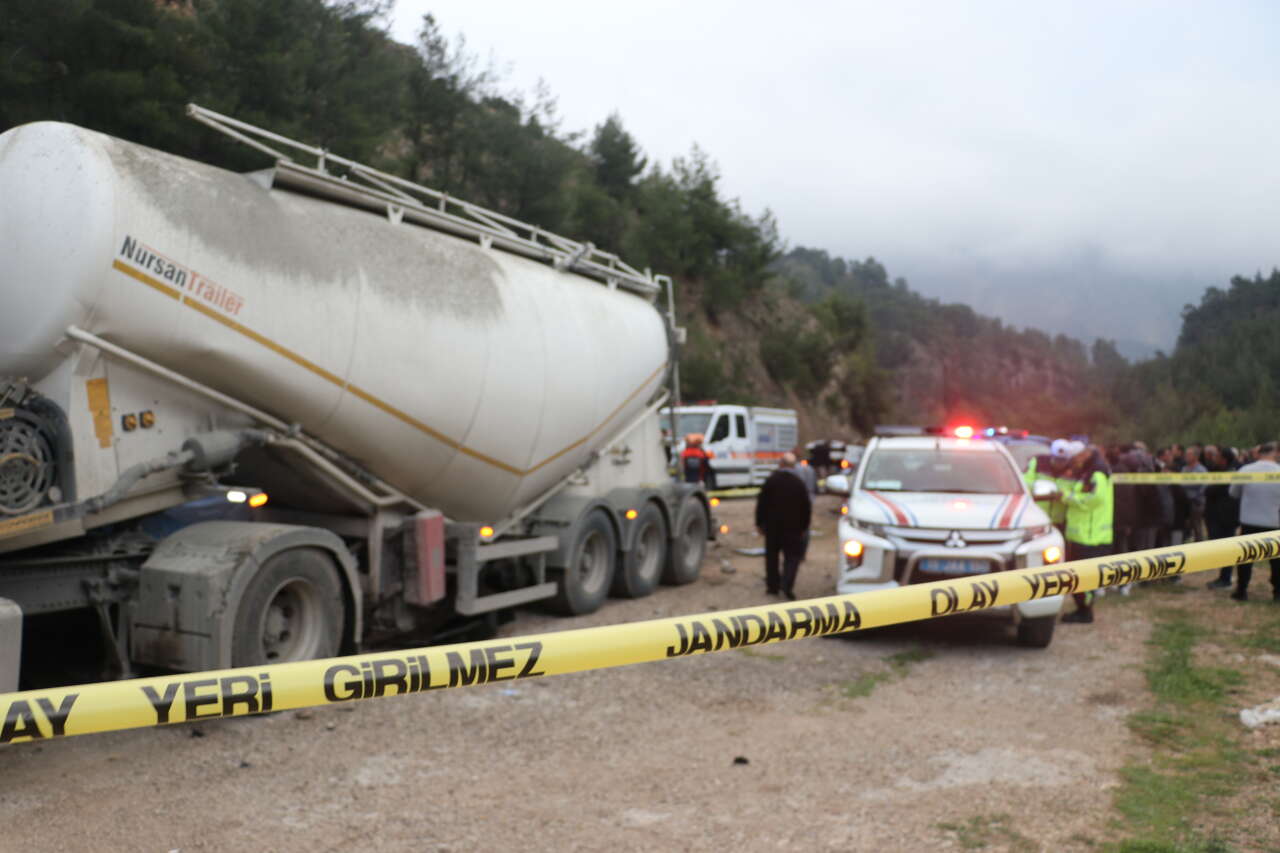 7 kişinin öldüğü TIR - işçi servisi kazasında kimlikler belli oldu 19