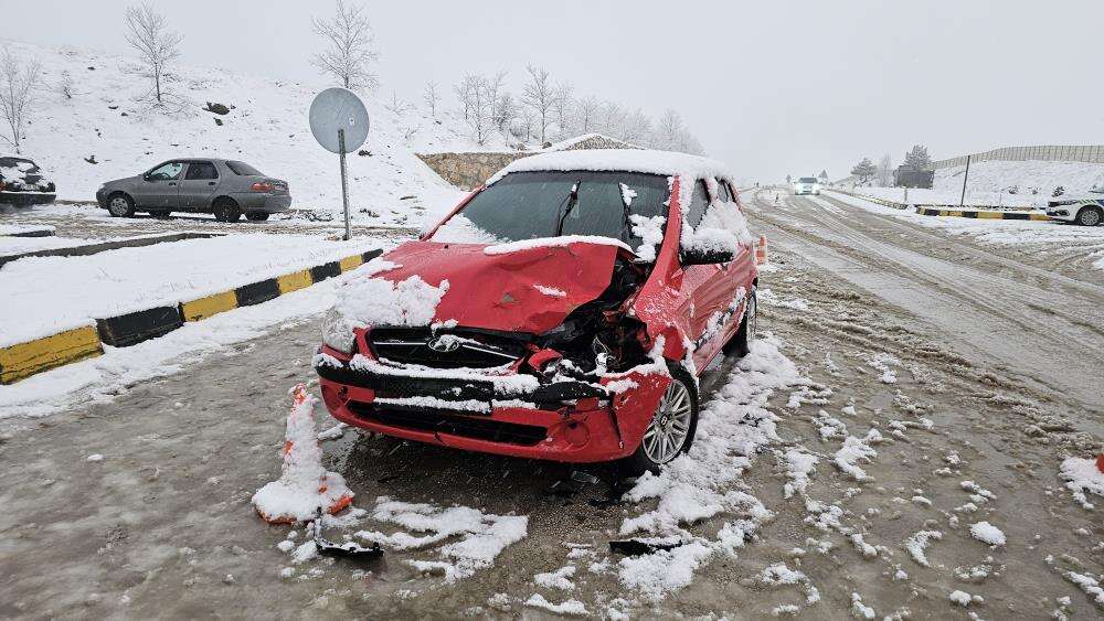 Kar ve sis kazayı getirdi! 10 araç çarpıştı, çok sayıda yaralı var 5