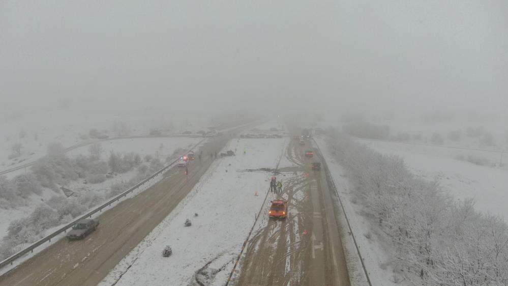 Kar ve sis kazayı getirdi! 10 araç çarpıştı, çok sayıda yaralı var 8
