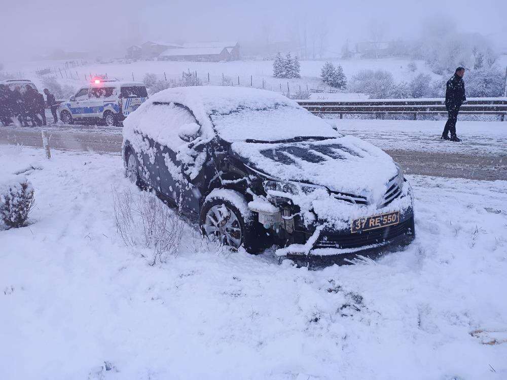 Kar ve sis kazayı getirdi! 10 araç çarpıştı, çok sayıda yaralı var 7