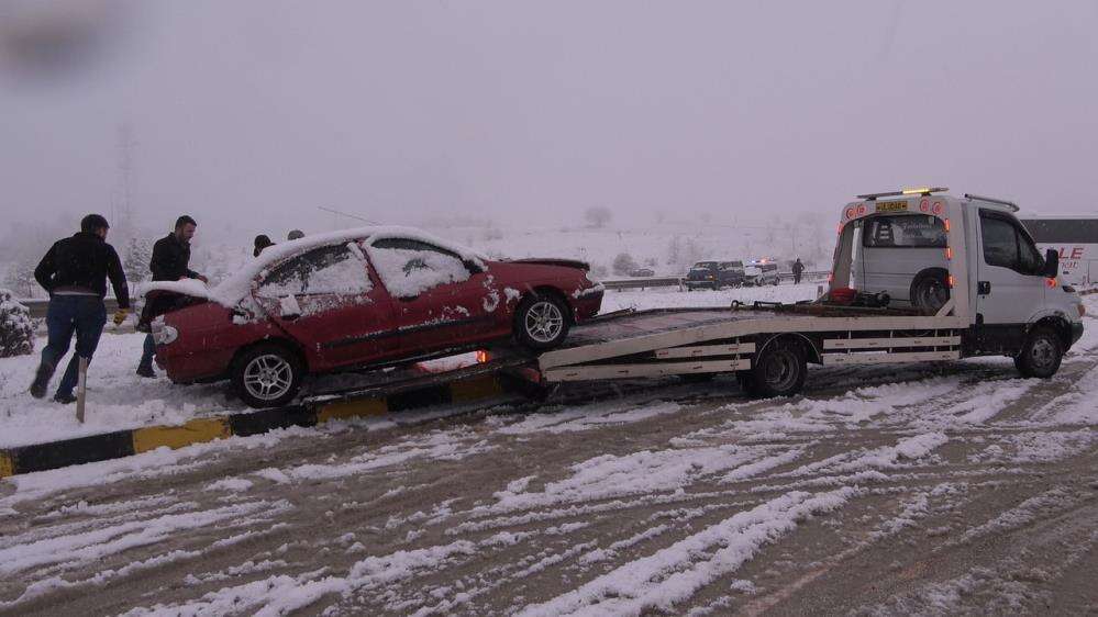 Kar ve sis kazayı getirdi! 10 araç çarpıştı, çok sayıda yaralı var 10