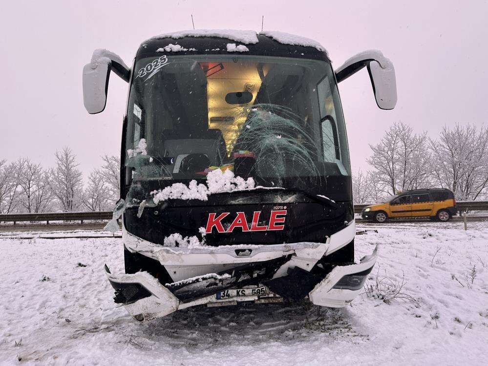 Kar ve sis kazayı getirdi! 10 araç çarpıştı, çok sayıda yaralı var 9