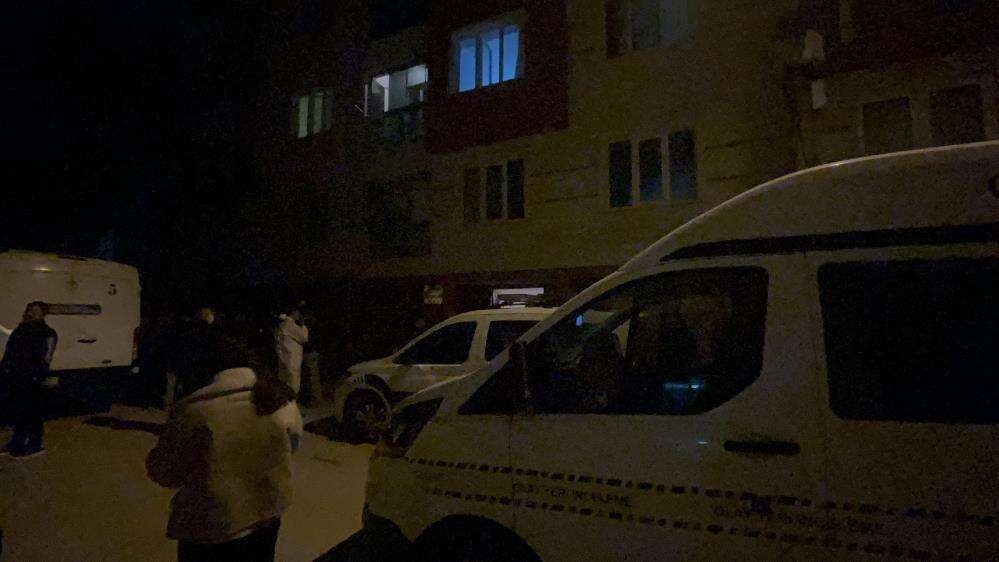 Kötü koku gelen eve maskeyle giren ekipler acı gerçeği ortaya çıkardı 6