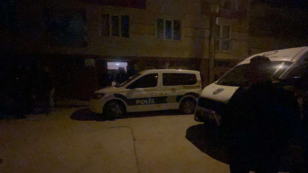 Kötü koku gelen eve maskeyle giren ekipler acı gerçeği ortaya çıkardı 7