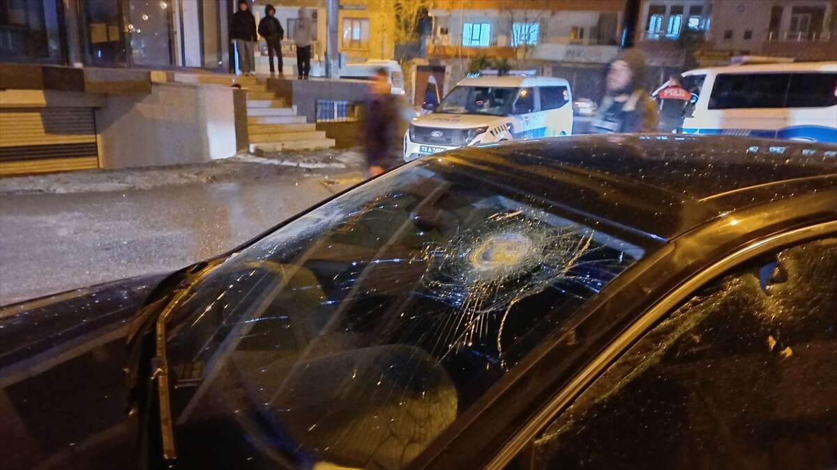 Sokak ortasında silahlı çatışma çıktı! Yaralılar var 4