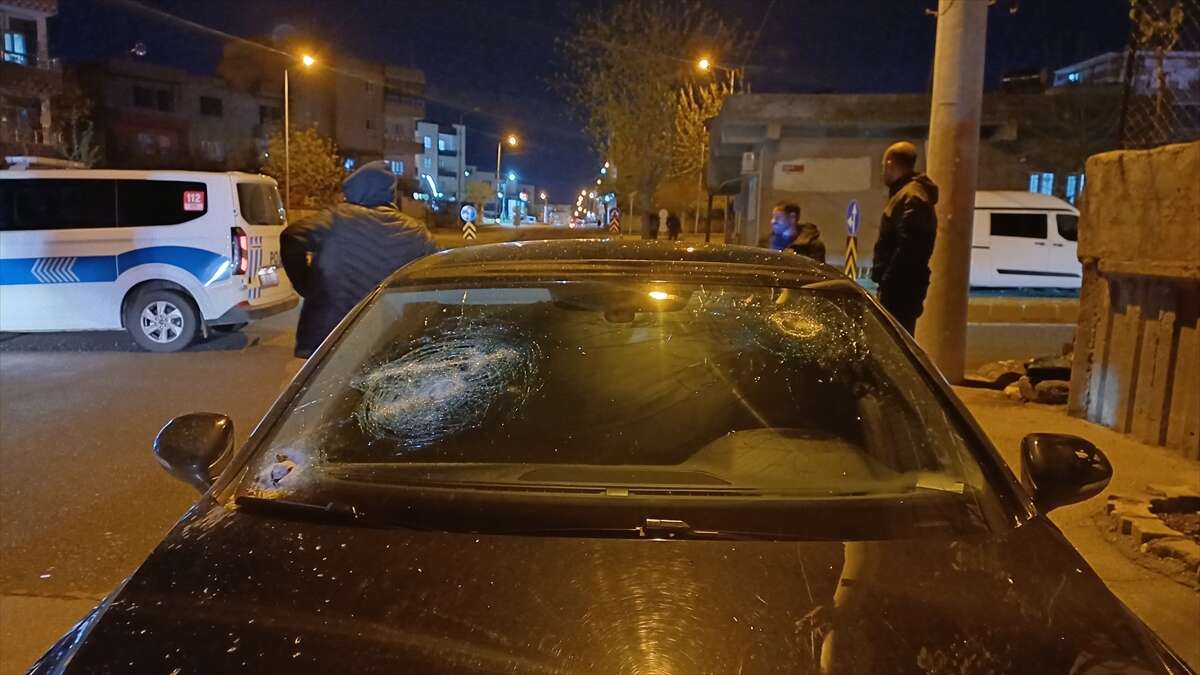 Sokak ortasında silahlı çatışma çıktı! Yaralılar var 5