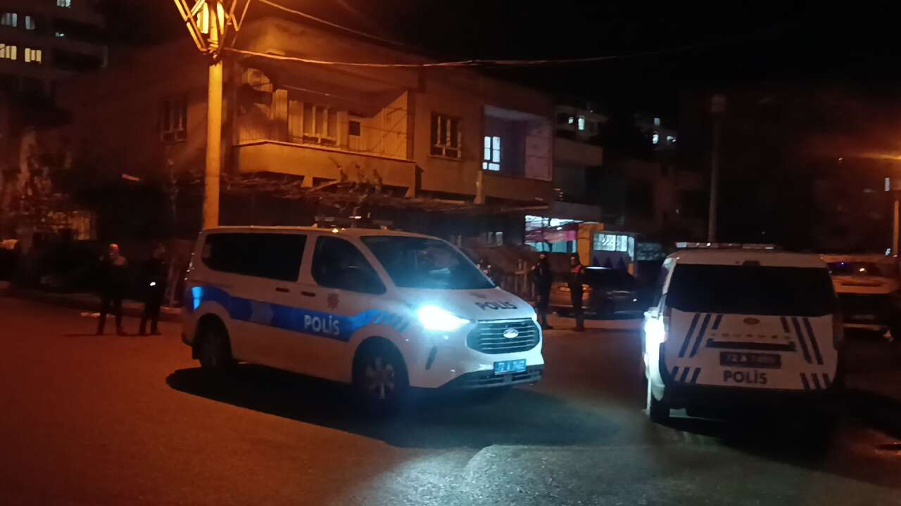 Sokak ortasında silahlı çatışma çıktı! Yaralılar var 6