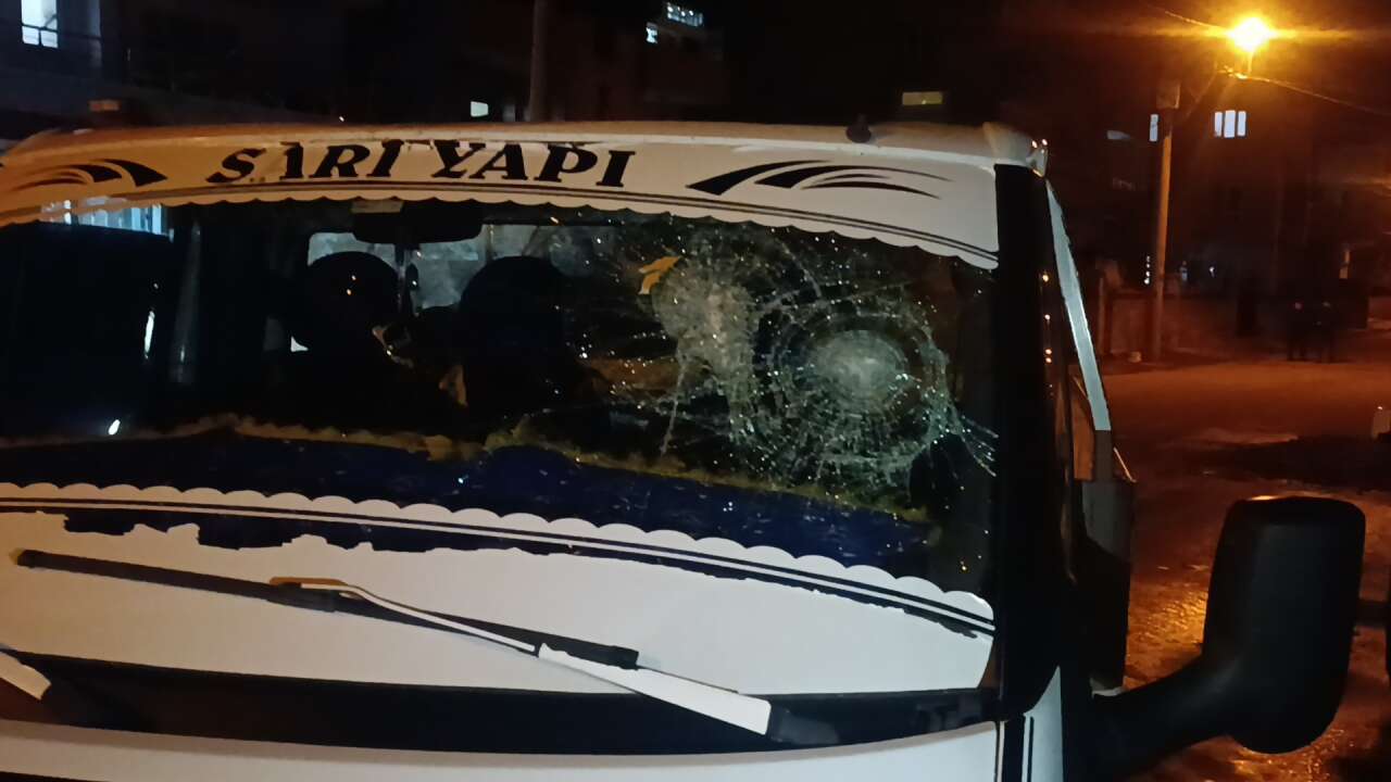 Sokak ortasında silahlı çatışma çıktı! Yaralılar var 8