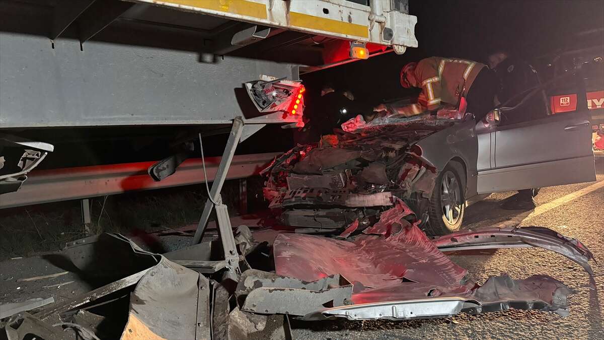 Muhtar park halindeki TIR’a çarptı! Ekipler seferber oldu 2