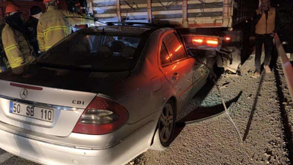 Muhtar park halindeki TIR’a çarptı! Ekipler seferber oldu 3