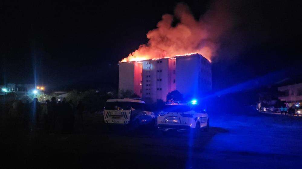 Fen lisesi yurdunda yangın felaketi! 46 öğrenci tahliye edildi 5